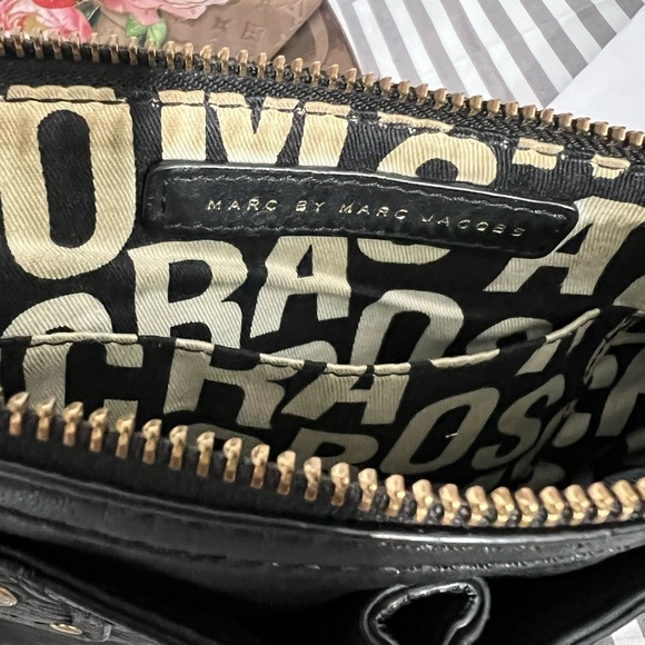 GUC Marc Jacob’s Crossbody w/ COA - Picture 5 of 6